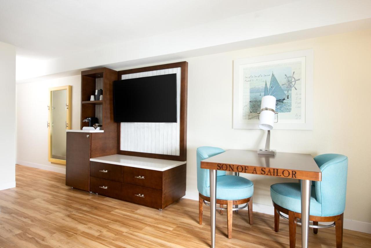 Standard Room Two King Beds Lakeview